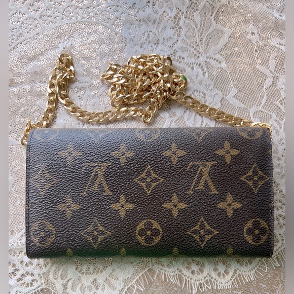 LOUIS VUITTON Monogram Sarah Long Wallet With Included Insert/Crossbody Chain - Picture 3 of 16